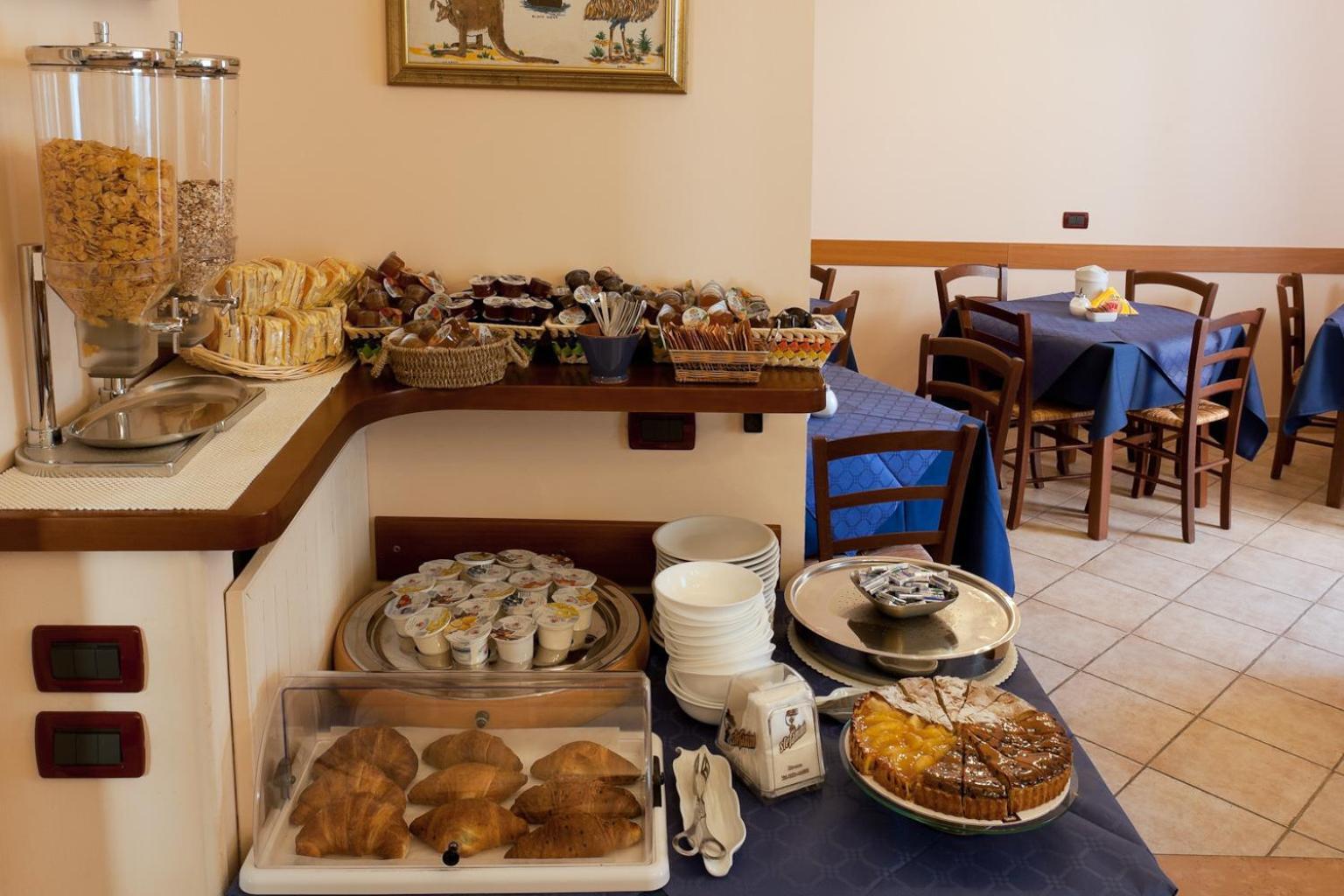 Parking Hotel Giardino Livorno Dış mekan fotoğraf