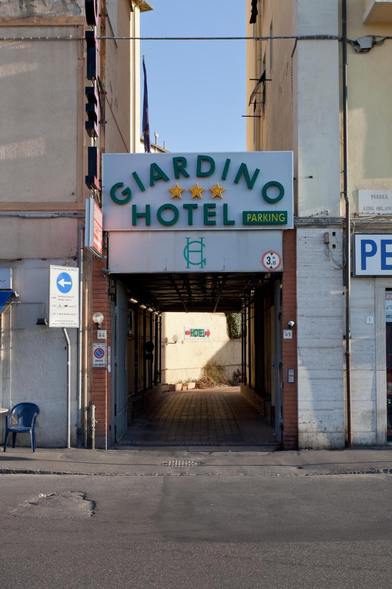 Parking Hotel Giardino Livorno Dış mekan fotoğraf