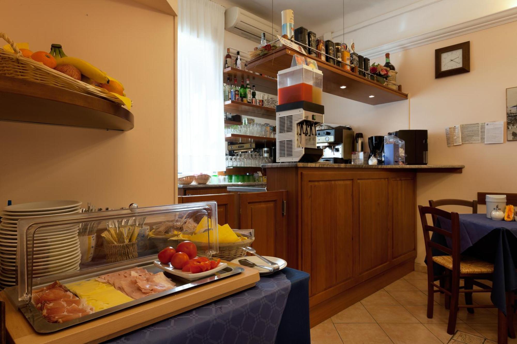 Parking Hotel Giardino Livorno Dış mekan fotoğraf