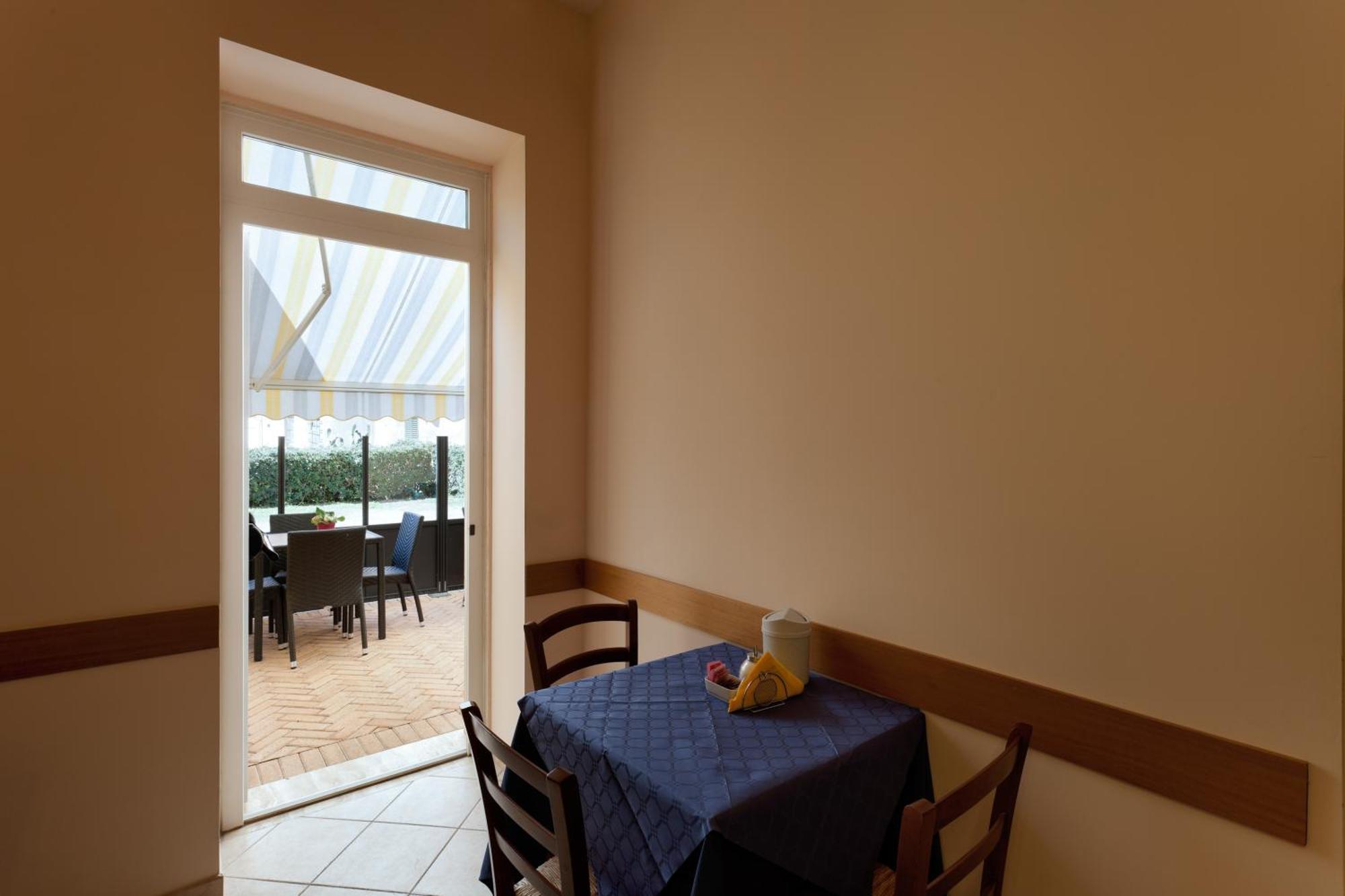 Parking Hotel Giardino Livorno Dış mekan fotoğraf