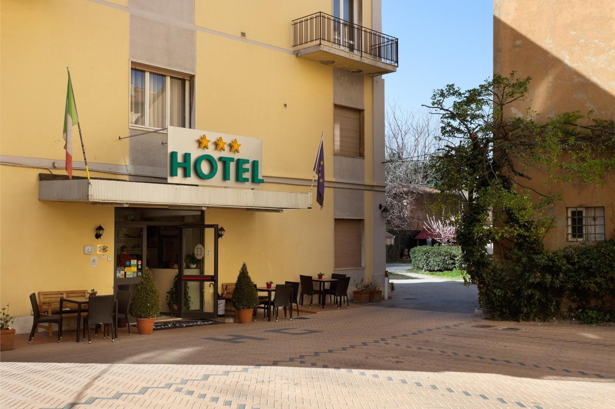Parking Hotel Giardino Livorno Dış mekan fotoğraf