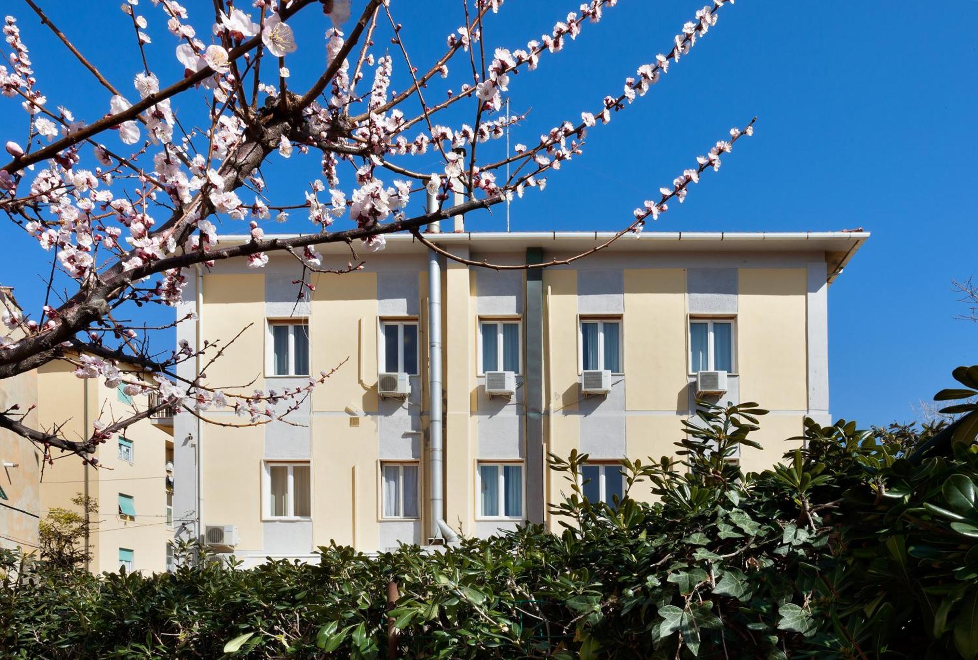 Parking Hotel Giardino Livorno Dış mekan fotoğraf