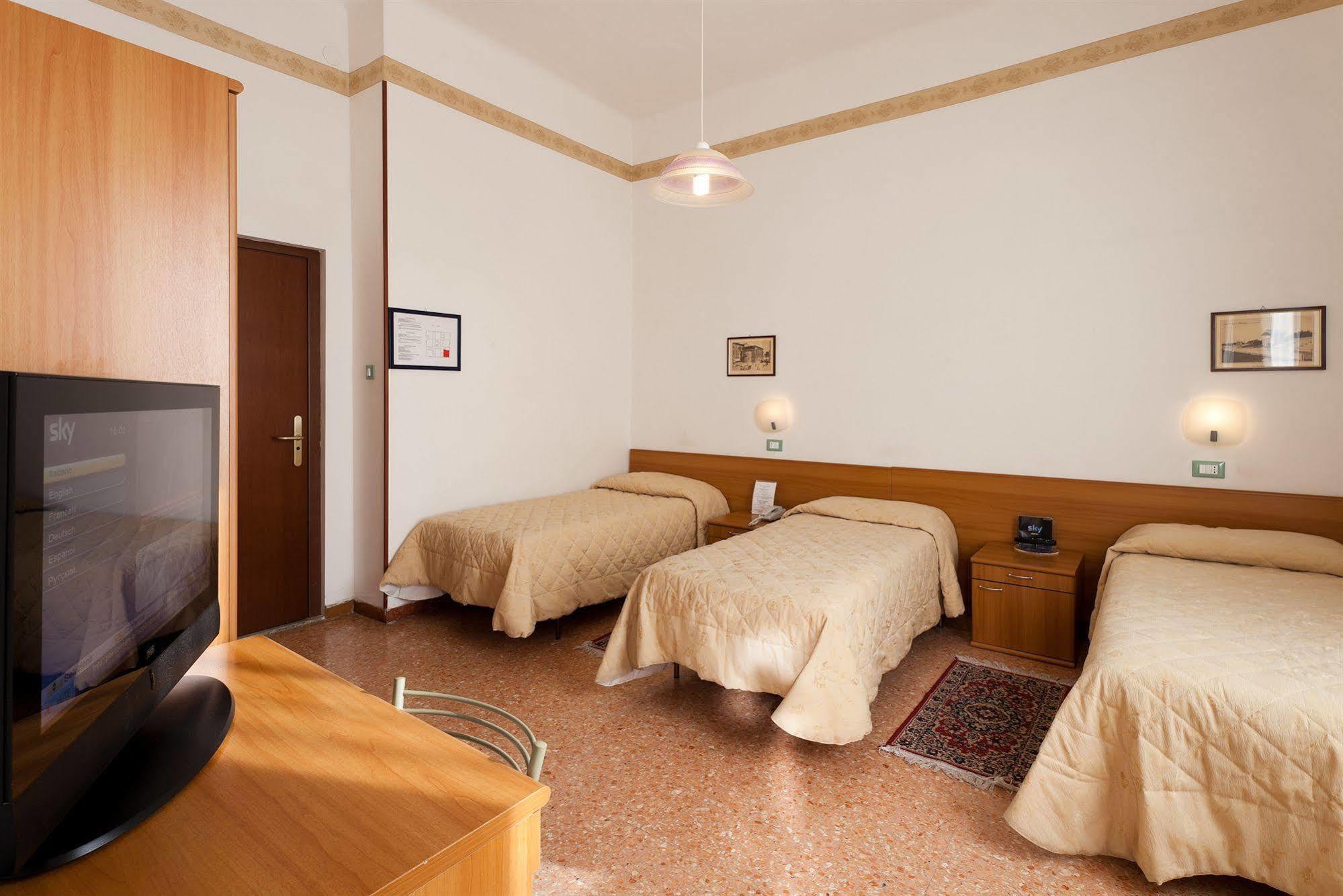 Parking Hotel Giardino Livorno Dış mekan fotoğraf