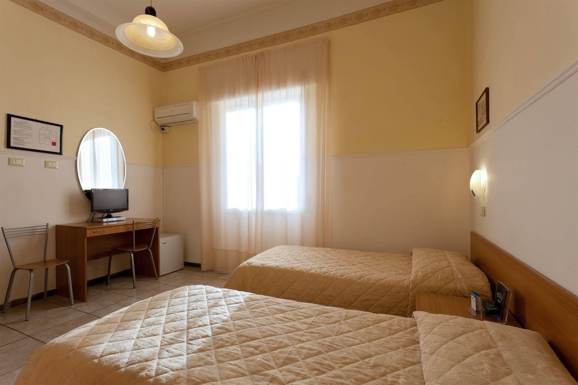 Parking Hotel Giardino Livorno Dış mekan fotoğraf