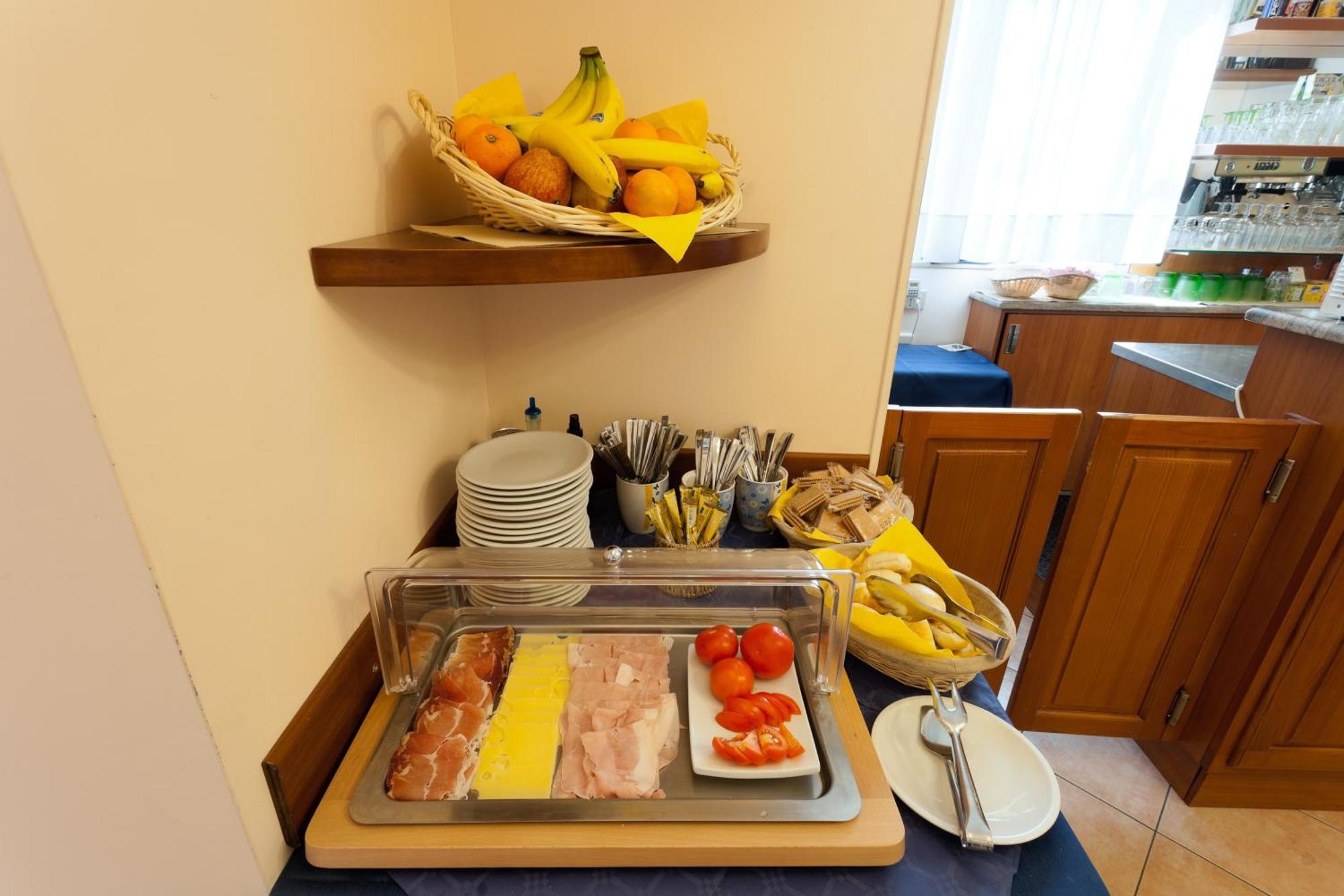 Parking Hotel Giardino Livorno Dış mekan fotoğraf